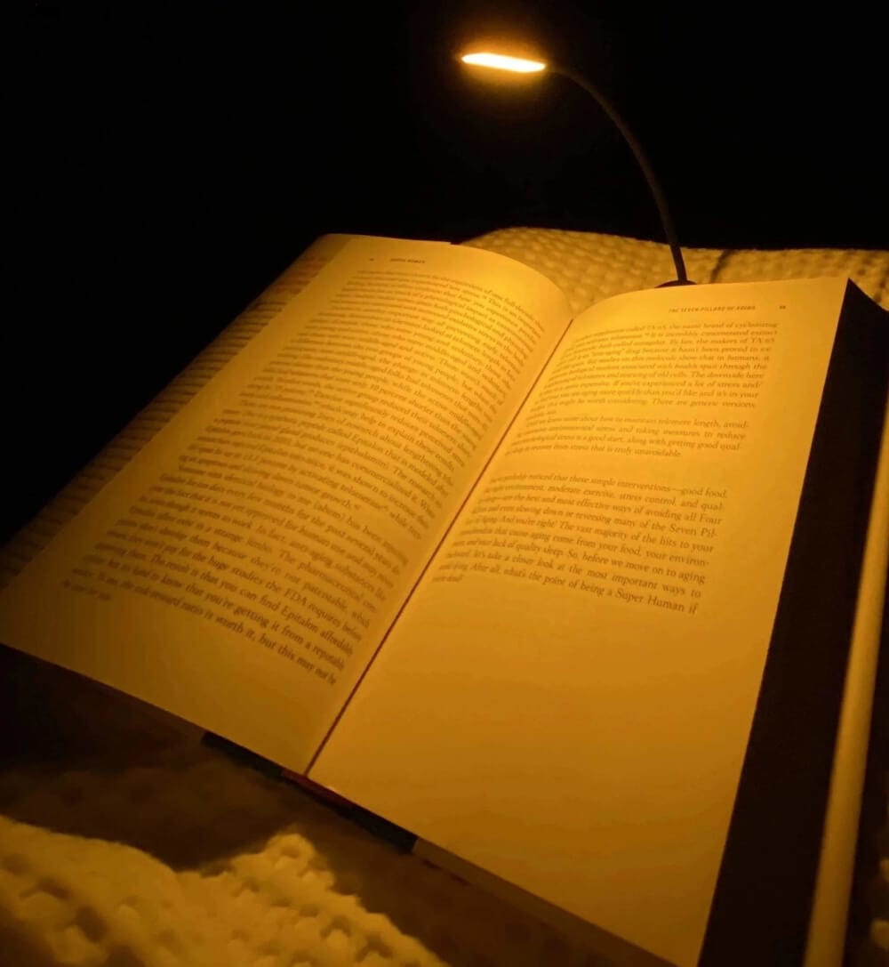 NoBlue Amber Book Light